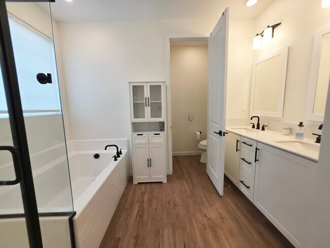 Building Photo - 27589 Sanctuary Ct