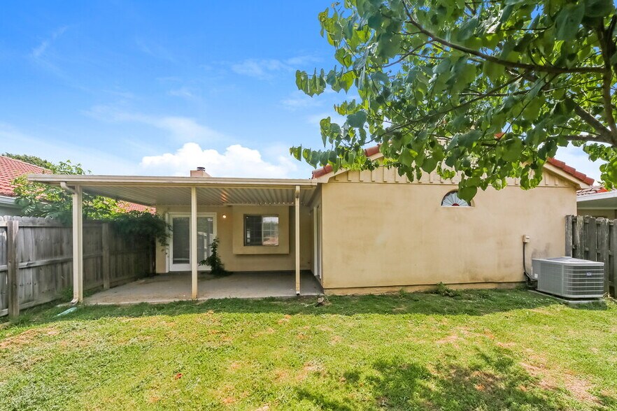 Building Photo - 7203 Atterbury Cir E