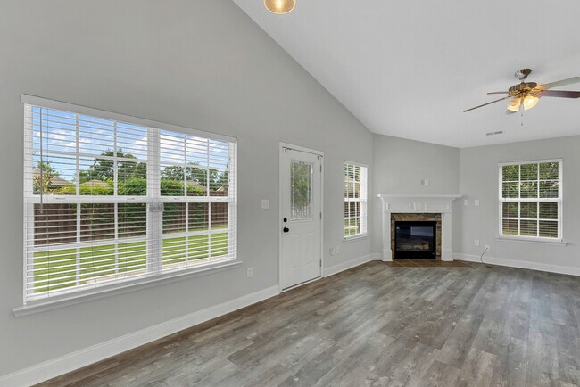 Building Photo - 211 High Green Dr