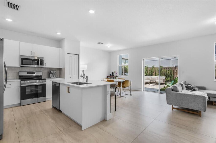 Building Photo - 11927 NW 46th St