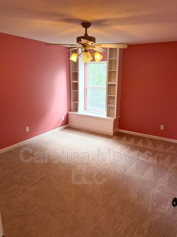 Building Photo - 24 N Orchard Farms Ave