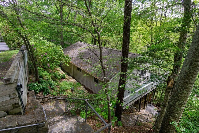 Building Photo - Montreat Rental-Lower Level Apartment! **Utilites included!