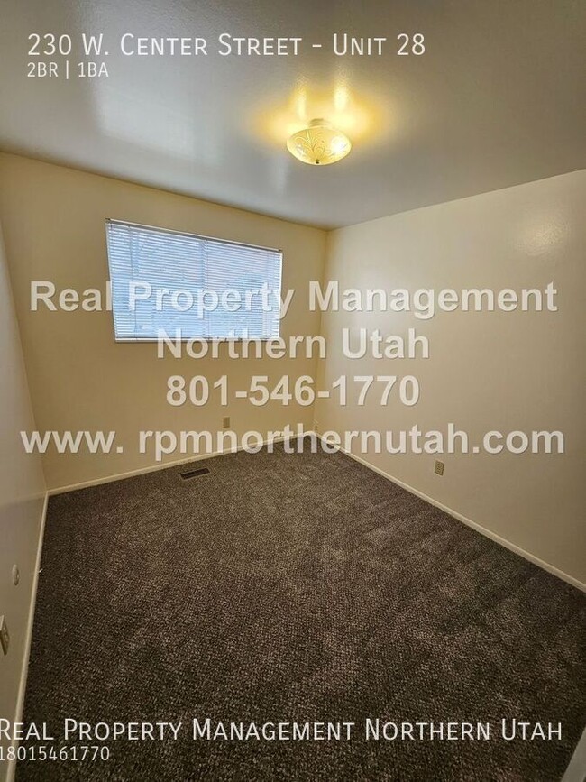 Building Photo - 2 Bedroom 1 Bath Bountiful Apartment Now A...