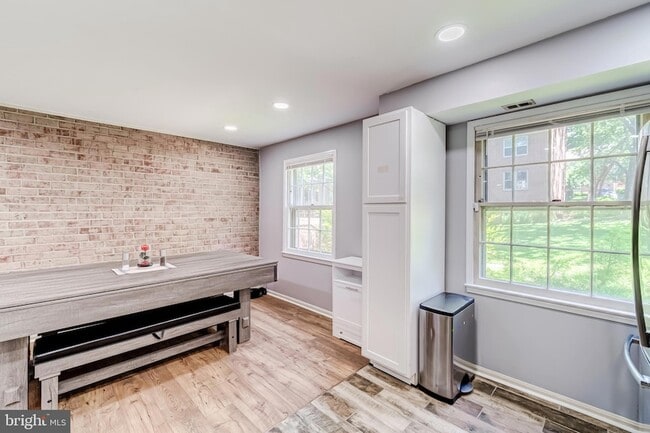 Building Photo - 6012 Westchester Park Dr