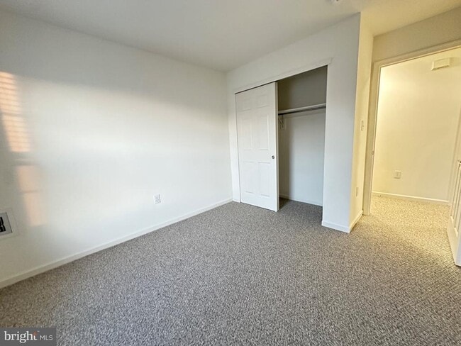 Building Photo - 54 Sequoia Dr