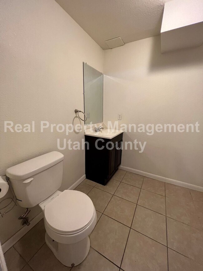 Building Photo - Orem Duplex great location