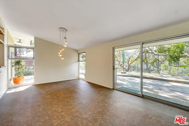 Building Photo - 2755 Carmar Dr