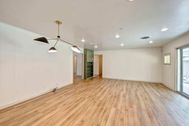 Building Photo - 8919 Railton St