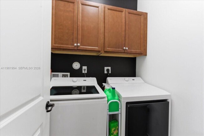 Building Photo - 3407 W 99th Pl