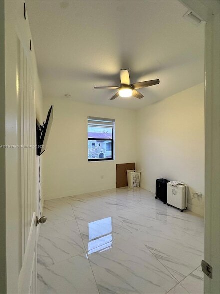 Building Photo - 758 NE 34th Ave