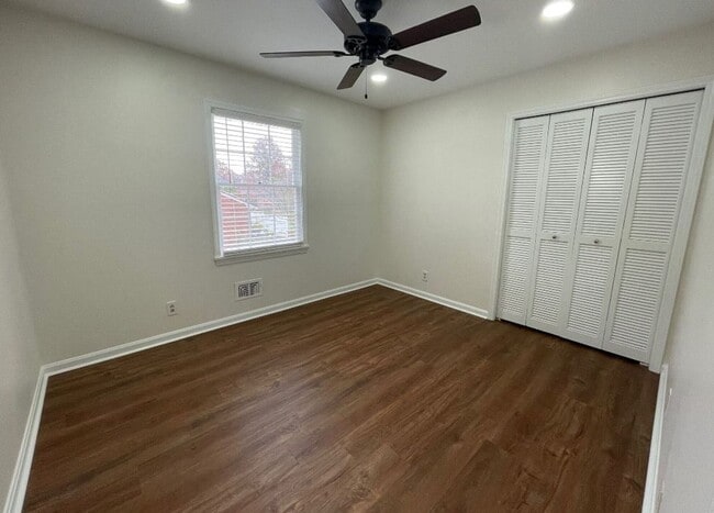 Building Photo - Douglas Hills Colonial