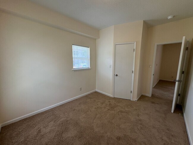 Building Photo - Cozy Two Bedroom Home!