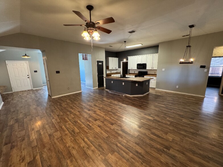 Building Photo - 1988 Helmoken Falls Dr