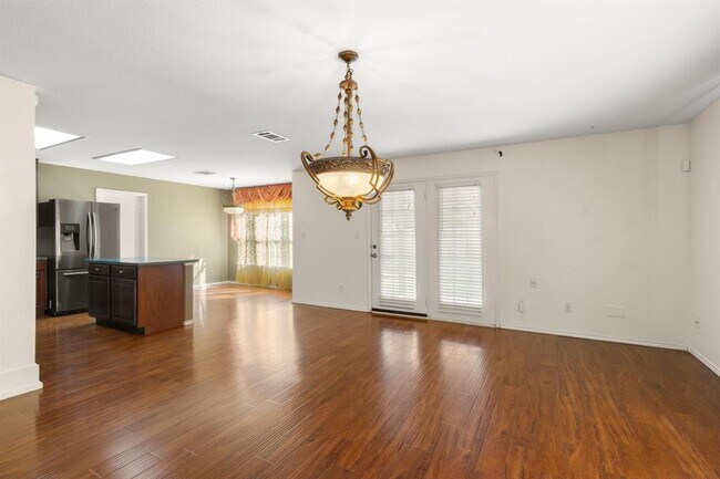 Building Photo - 300 Emerald Fields Ln