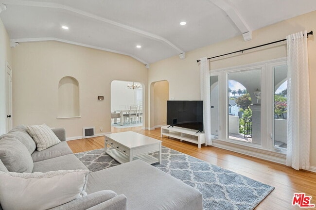 Building Photo - 2148 Prosser Ave