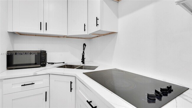 Building Photo - 32 SW 9th St