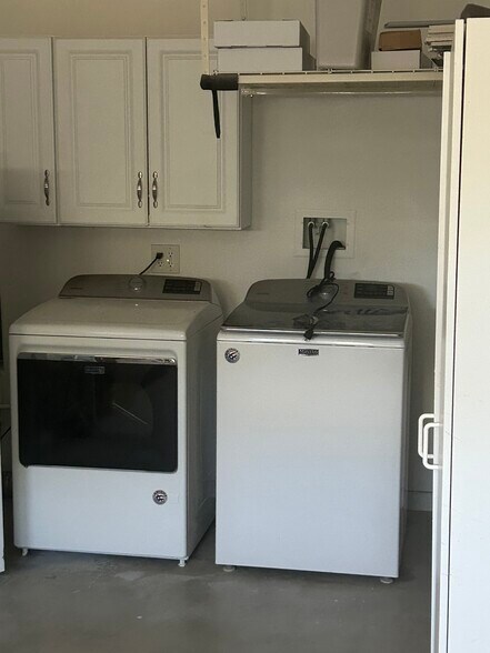 Building Photo - 3705 Sunset Ln