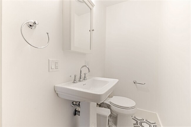 Building Photo - 187 Pleasant St