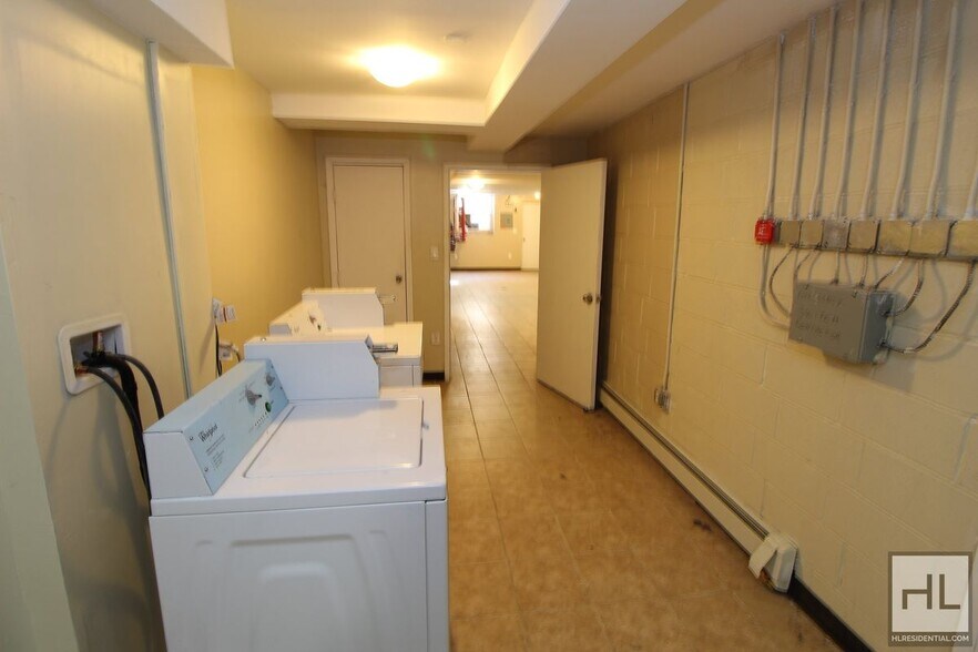 Building Photo - One Bedroom on Dekalb at Nostrand