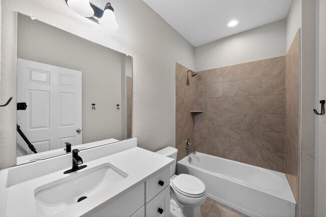 Building Photo - 161 Flexus Ln