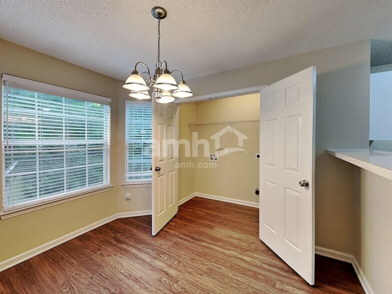 Building Photo - 4445 Tuckahoe Ct
