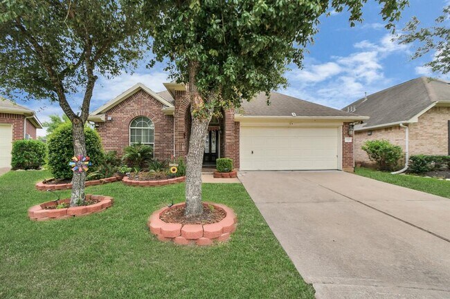 Building Photo - 2103 Breezeway Ln