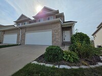 Building Photo - Coralville 4 Bedroom 4 Bath 3 Level Town H...