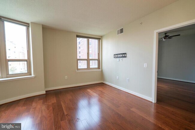 Building Photo - 888 N Quincy St