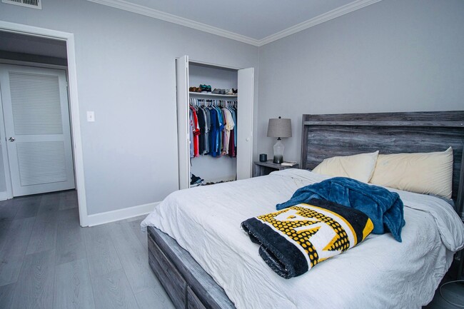 Building Photo - Upscale 1BR/1BA Condo with Balcony & City ...