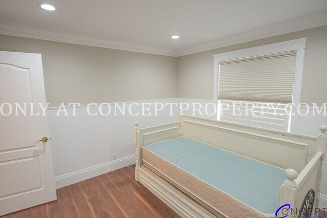 Building Photo - Attractive 4 Bed 3 Bathroom Home: Backing Park - 2 Car Garage