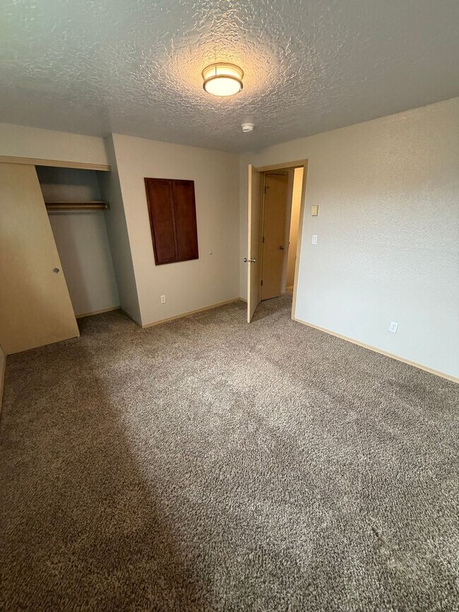 Building Photo - REDUCED RENT & 1ST  FULL  MONTH'S  RENT  FREE  |  Pets Welcome!  |  NO monthly Pet Rent