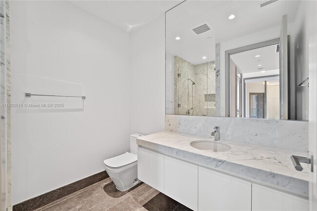 Building Photo - 17901 Collins Ave