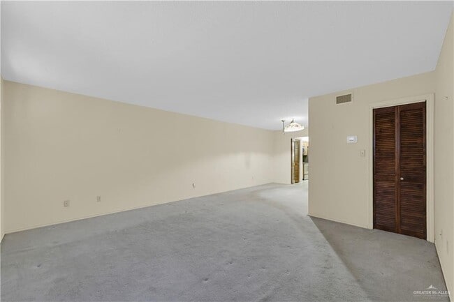 Building Photo - 19 S 5th St