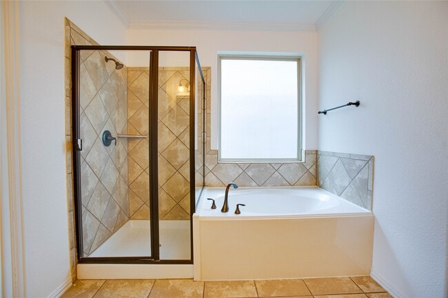 Building Photo - 6210 Pinewood Heights Dr