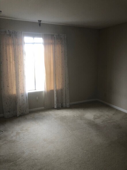 bedroom - 1120 Judah St