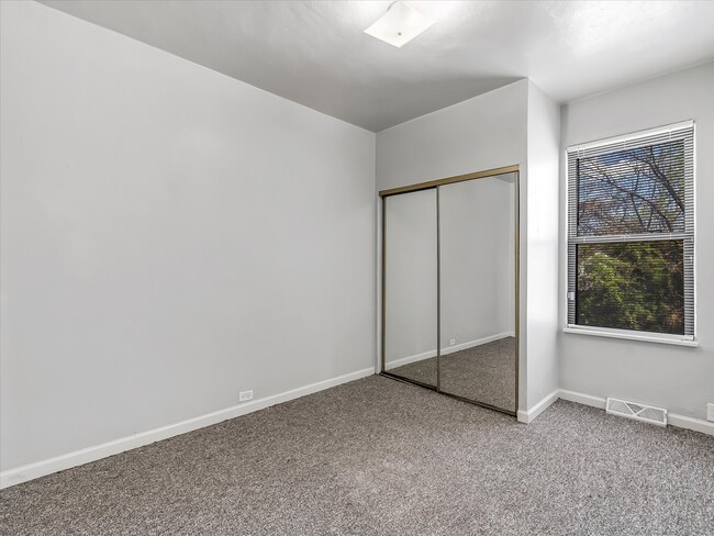 Building Photo - 9932 Jeffrey Dr