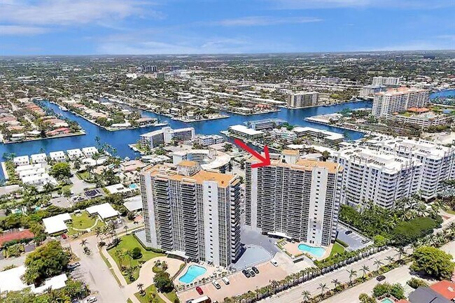 Building Photo - 2715 N Ocean Blvd