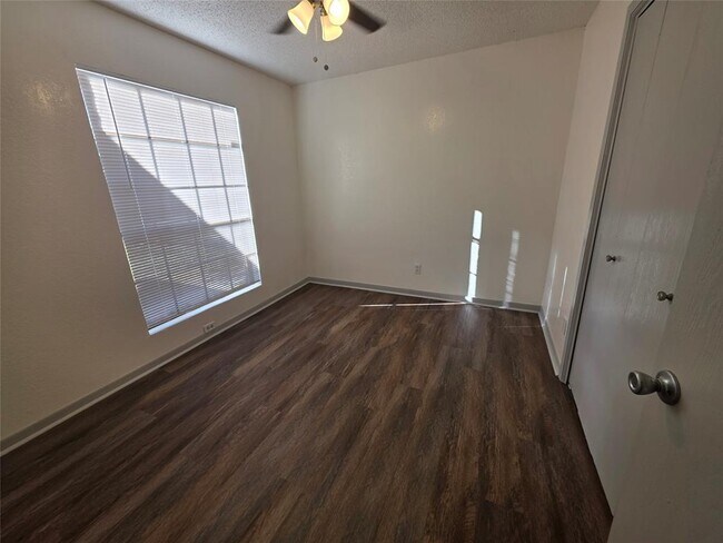 Building Photo - 1735 Horseshoe Cir