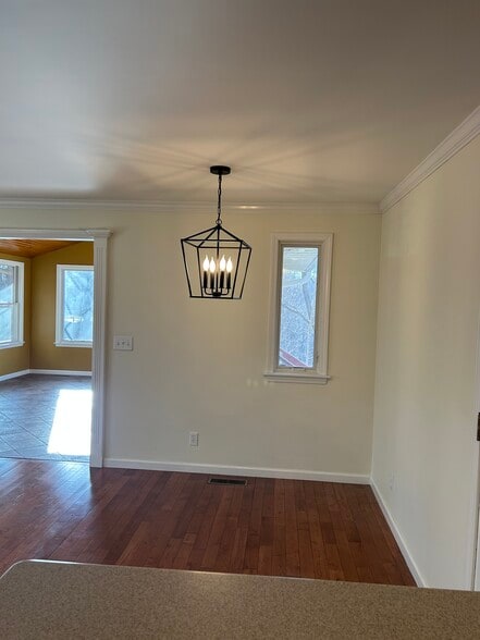 Dining area - 8817 N Picture Ridge Rd