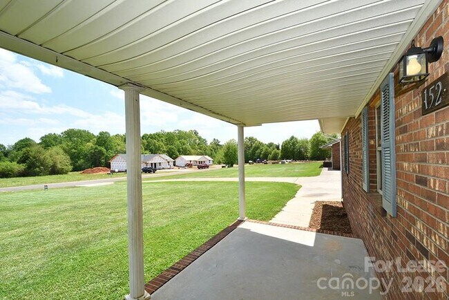 Building Photo - 152 Glen-Gar Dr