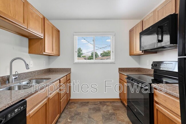 Building Photo - 3127 Thomas Ave