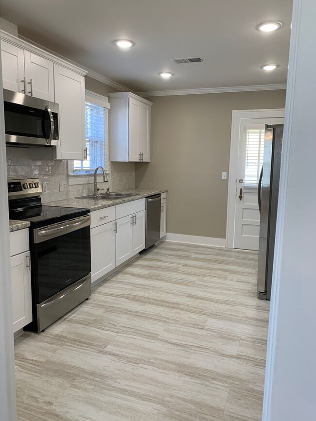 Building Photo - Downtown Jonesboro! 3 Bed 2 Bath