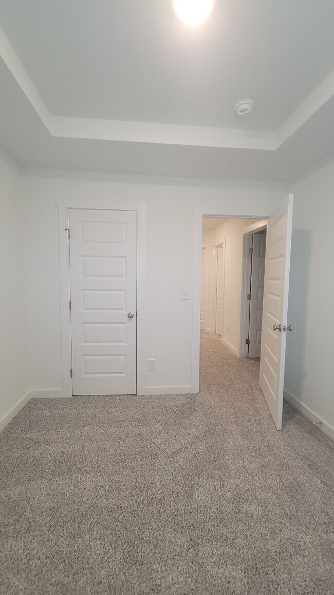 Building Photo - Section 8 Welcome!! "Chic Comfort Awaits: 3-Bedroom Haven with Granite Elegance in Huntsville"