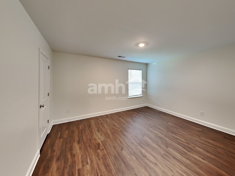 Building Photo - 559 Rivermist Dr