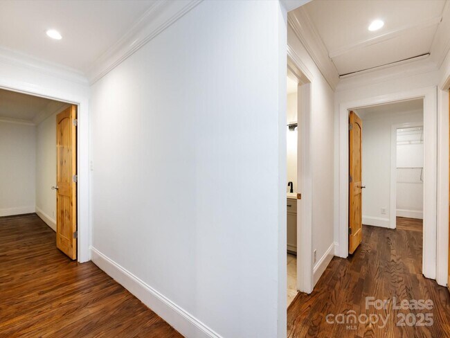Building Photo - 3109 Forest Lawn Dr