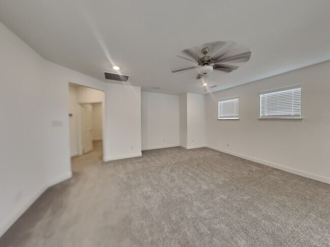 Building Photo - LIVING IN LUXURY! ½ off the first full month’s rent with move-in on or before 11/30/2025.