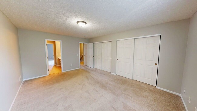 Building Photo - 6752 Lagrange Dr