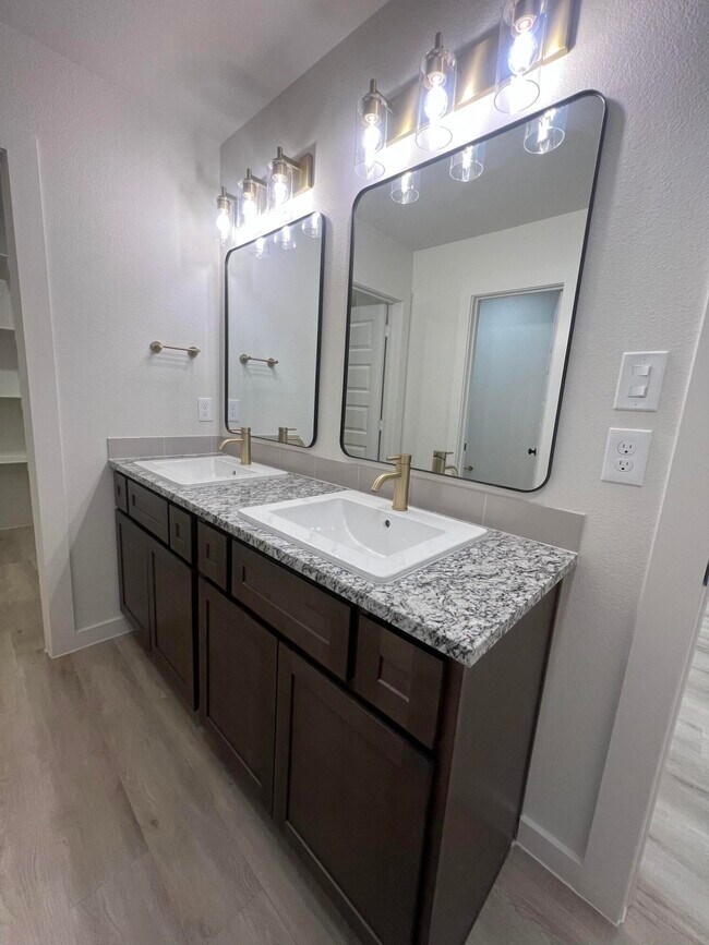 Building Photo - 13815 Gary Ave