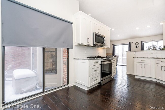 Building Photo - 7086 Danbrooke Ct