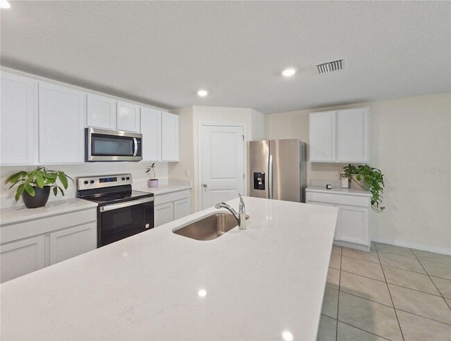 Building Photo - 304 SE 66th Ct